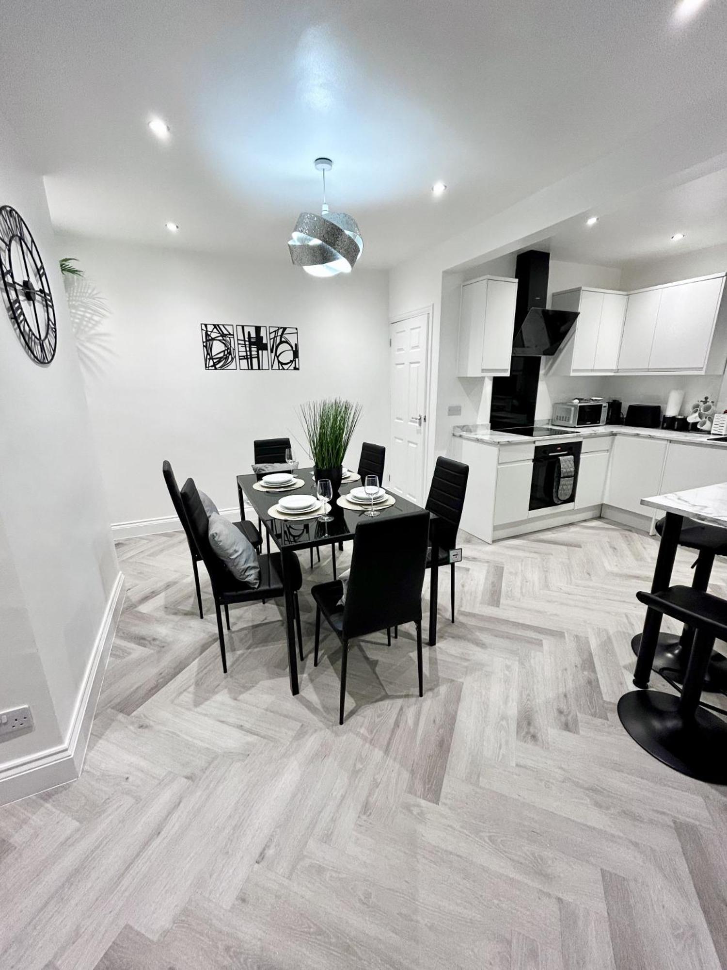Lymer House - Stylish 3 Bedroom House In Вулвергемптон Экстерьер фото
