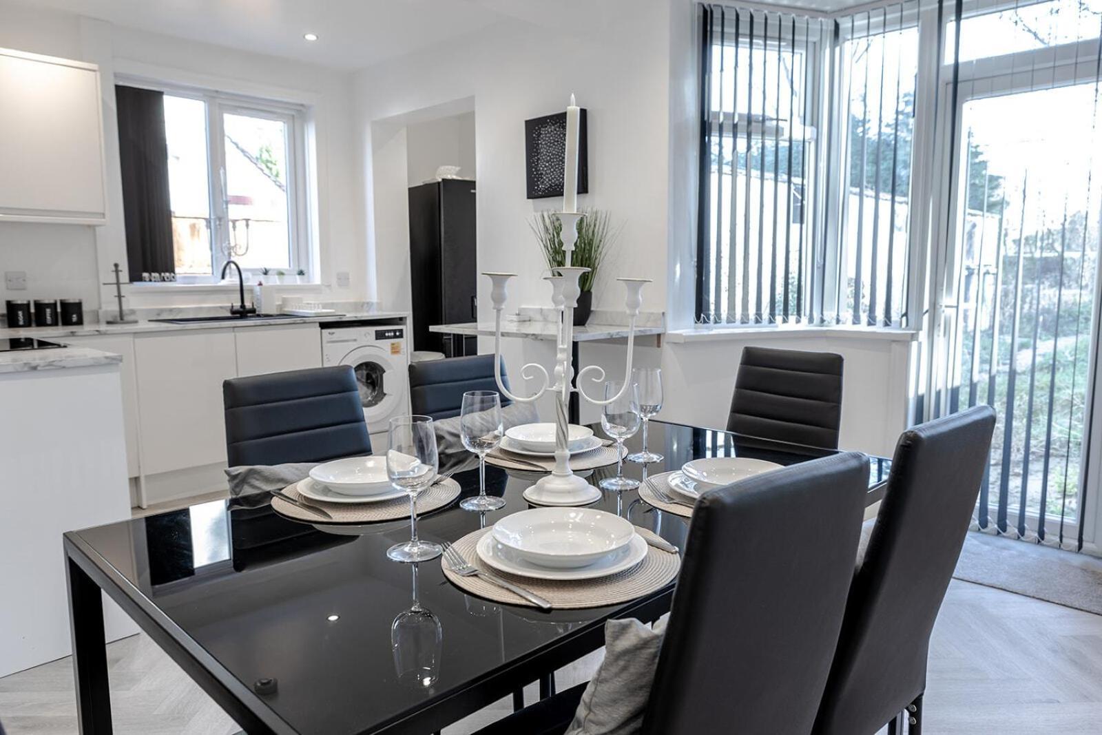 Lymer House - Stylish 3 Bedroom House In Вулвергемптон Экстерьер фото