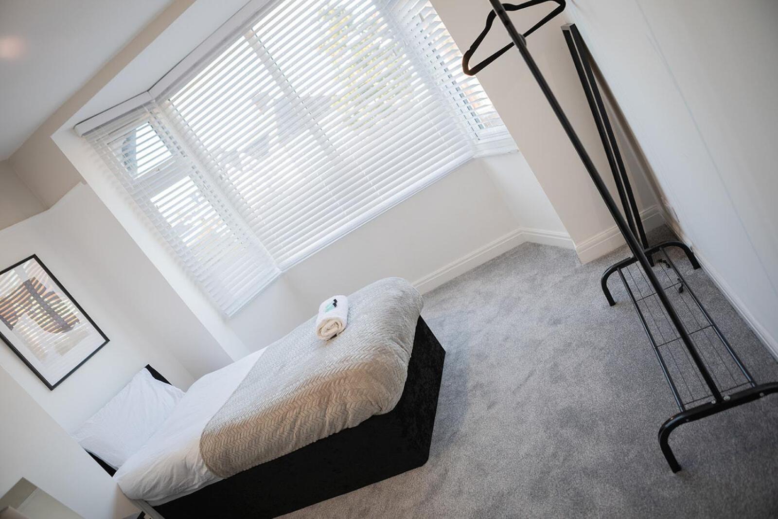 Lymer House - Stylish 3 Bedroom House In Вулвергемптон Экстерьер фото
