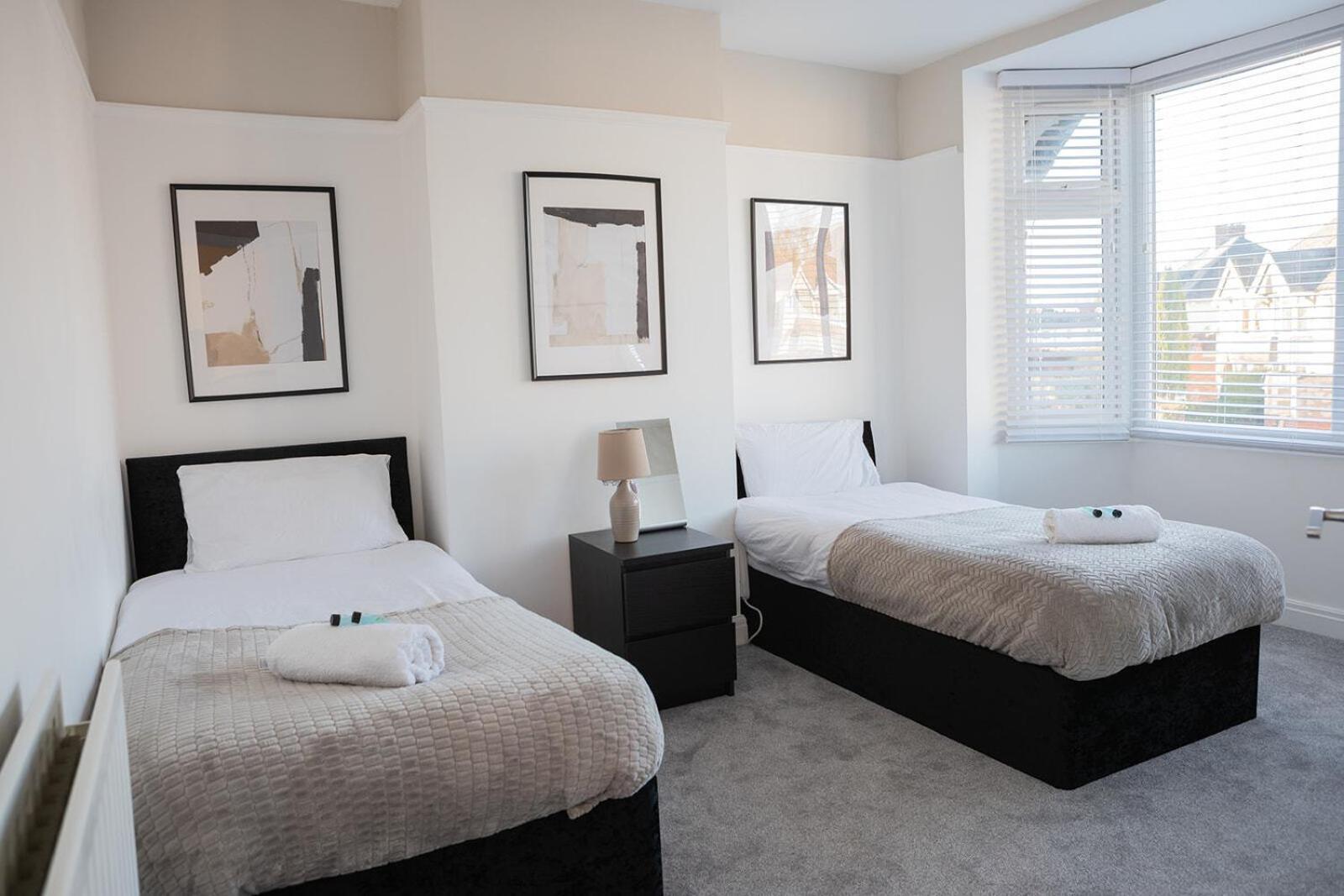 Lymer House - Stylish 3 Bedroom House In Вулвергемптон Экстерьер фото