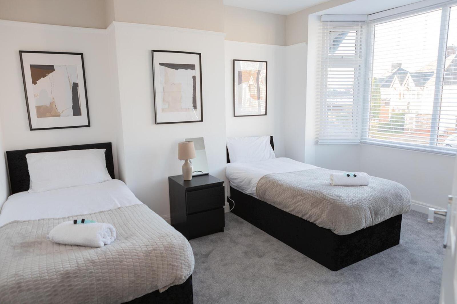 Lymer House - Stylish 3 Bedroom House In Вулвергемптон Экстерьер фото