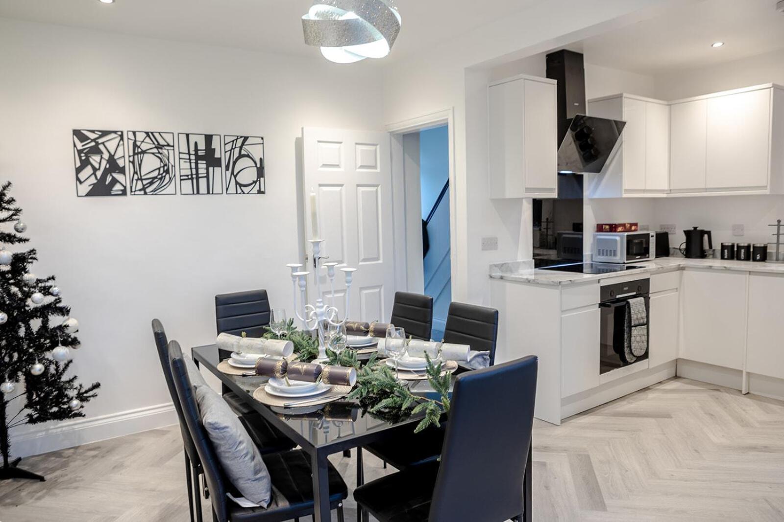 Lymer House - Stylish 3 Bedroom House In Вулвергемптон Экстерьер фото